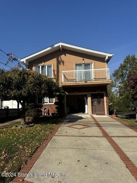Photo of 701 Woodrow Road, Staten Island, NY 10312 (MLS # 2406302)