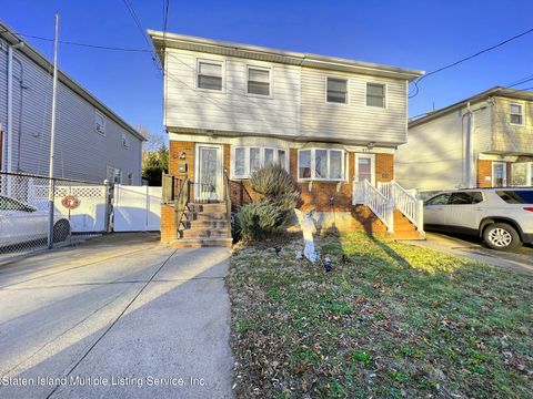 Photo of 275 Seaver Avenue, Staten Island, NY 10305 (MLS # 2400248)