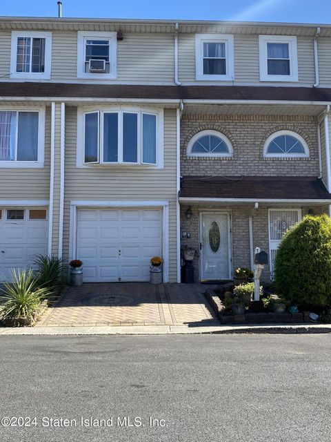 Photo of 52 Eleanor Place, Staten Island, NY 10303 (MLS # 2405737)