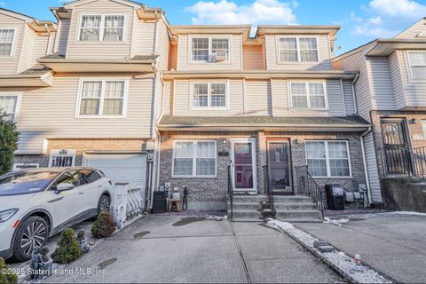 Photo of 249 Skyline Drive, Staten Island, NY 10304 (MLS # 2500500)