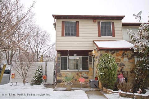 Photo of 25 Fuller Court #(A), Staten Island, NY 10306 (MLS # 2400290)