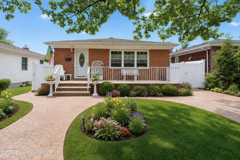 Photo of 34 Rene Drive, Staten Island, NY 10306 (MLS # 2602654)