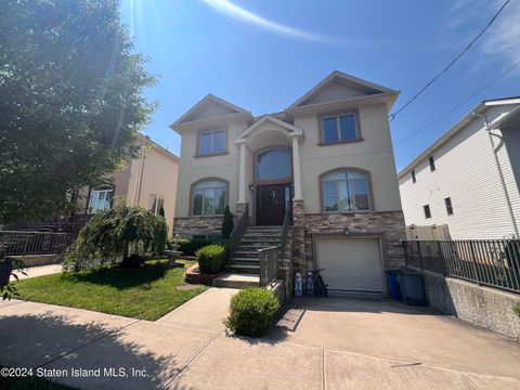 Photo of 36 Di Marco Place, Staten Island, NY 10306 (MLS # 2404579)