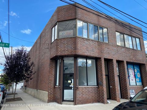 Photo of 611 Midland Ave, Staten Island, NY 10306 (MLS # 1164955)