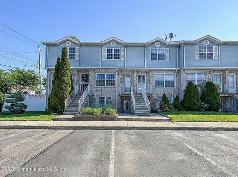 Photo of 242 Pond Way, Staten Island, NY 10303 (MLS # 2600679)