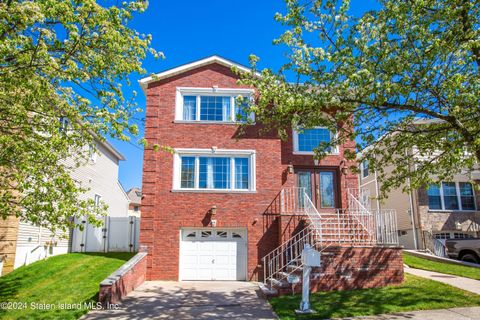 Photo of 39 Geldner Avenue, Staten Island, NY 10306 (MLS # 2402745)