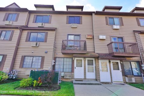 Photo of 22 Gardenia Lane #94, Staten Island, NY 10314 (MLS # 1164280)