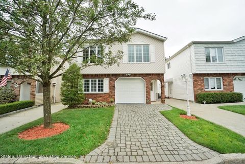 Photo of 42 Rose Lane, Staten Island, NY 10312 (MLS # 1156906)