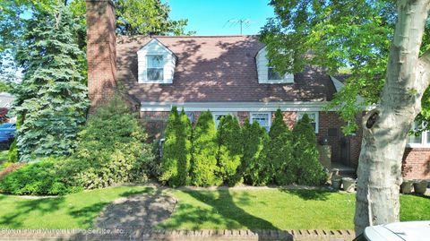 Photo of 251 Otis Avenue, Staten Island, NY 10306 (MLS # 1162316)