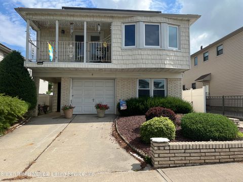 Photo of 65 Bowdoin Street #Side Apt, Staten Island, NY 10314 (MLS # 1161836)