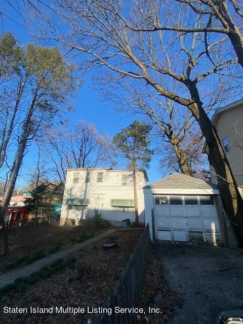Photo of 543 Metropolitan Avenue, Staten Island, NY 10301 (MLS # 1160577)