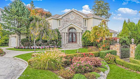 Photo of 35 Julieann Court, Staten Island, NY 10304 (MLS # 2504133)