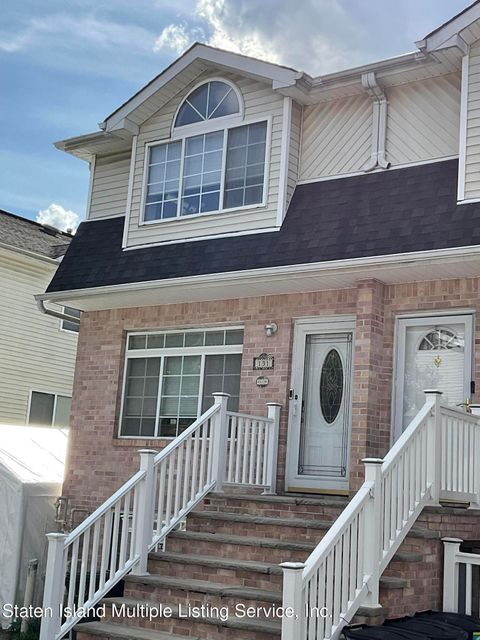 Photo of 131 Darnell Lane, Staten Island, NY 10309 (MLS # 1164279)