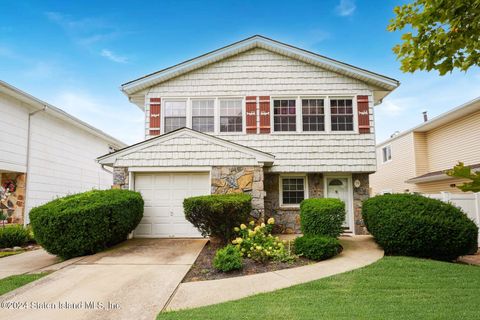 Photo of 59 Commerce Street, Staten Island, NY 10314 (MLS # 2500335)