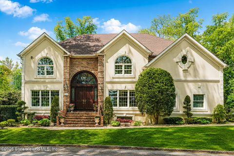 Photo of 15 The Oval Oval, Staten Island, NY 10304 (MLS # 2602564)