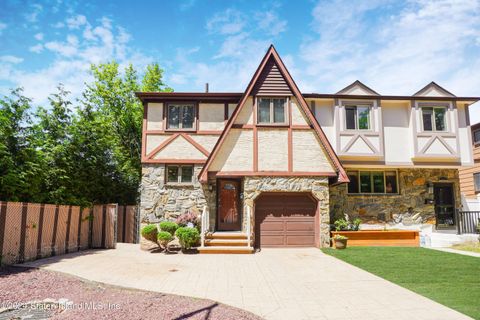 Photo of 1025 Westwood Avenue, Staten Island, NY 10314 (MLS # 2403760)