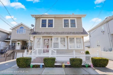 Photo of 762 New Dorp Lane, Staten Island, NY 10306 (MLS # 2501636)