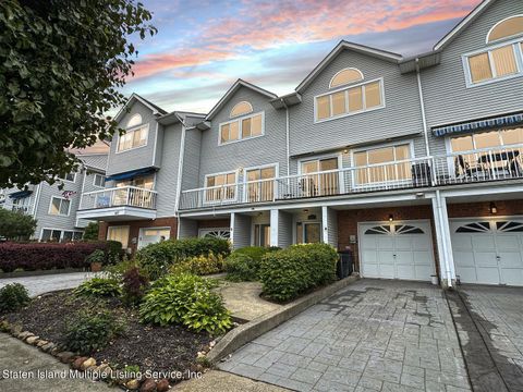 Photo of 619 Johnston Terrace, Staten Island, NY 10309 (MLS # 1162888)