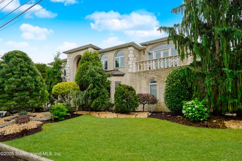 Photo of 36 Adlers Lane, Staten Island, NY 10307 (MLS # 2505223)