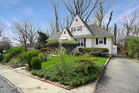 Photo of 6 Inwood Road, Staten Island, NY 10301 (MLS # 1161107)