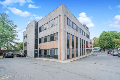 Photo of 11 Ralph Place #103, Staten Island, NY 10304 (MLS # 2507090)