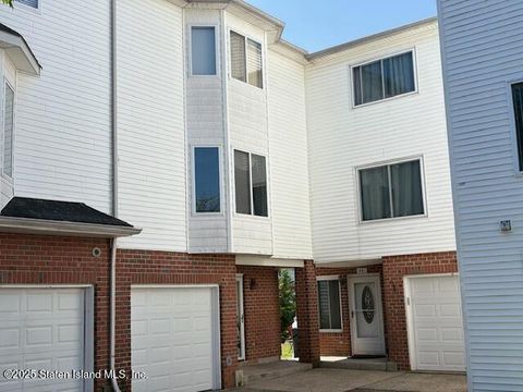 Photo of 46 Bianca Court, Staten Island, NY 10312 (MLS # 2505747)