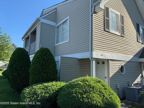 Photo of 591 Correll Avenue, Staten Island, NY 10309 (MLS # 2503024)