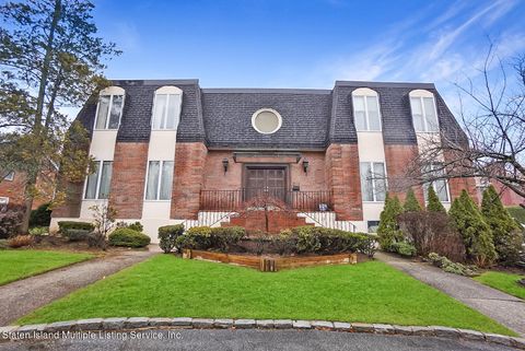 Photo of 205 Four Corners Road, Staten Island, NY 10304 (MLS # 1159463)