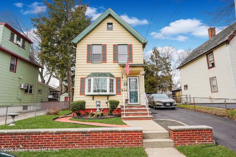 Photo of 318 Nicholas Avenue, Staten Island, NY 10302 (MLS # 2601983)