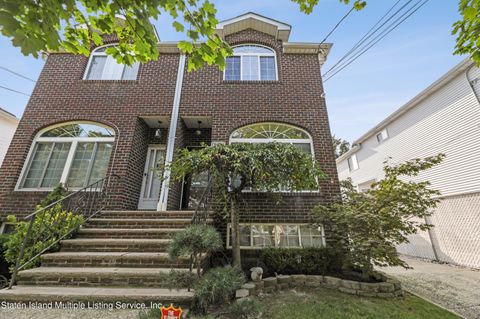 Photo of 588 Main Street, Staten Island, NY 10307 (MLS # 1157731)