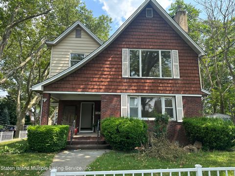 Photo of 308 Clawson Street #1, Staten Island, NY 10306 (MLS # 1162581)