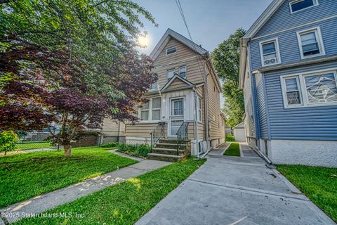 Photo of 25 Lexington Avenue, Staten Island, NY 10302 (MLS # 2503522)