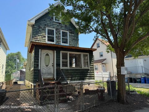 Photo of 11 Laforge Avenue, Staten Island, NY 10302 (MLS # 2504500)