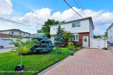 Photo of 61 Parish Avenue, Staten Island, NY 10314 (MLS # 1162827)