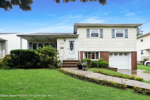 Photo of 222 Chesterton Avenue, Staten Island, NY 10306 (MLS # 1164532)