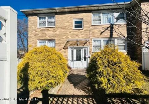 Photo of 33 Fletcher Street, Staten Island, NY 10305 (MLS # 2406599)