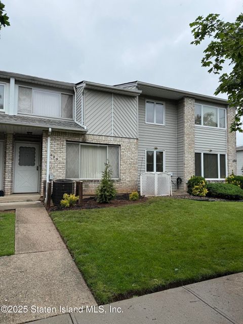 Photo of 695 Barlow Avenue, Staten Island, NY 10312 (MLS # 2502691)