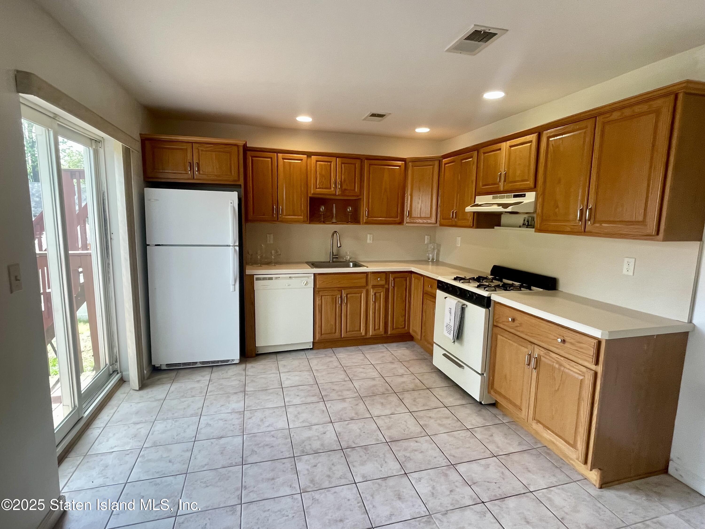 53 Mariners Lane, Staten Island, New York image 10