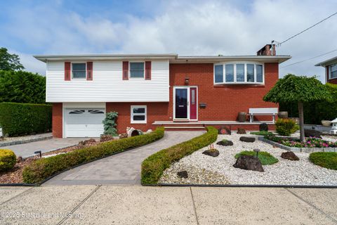 Photo of 13 Ella Place, Staten Island, NY 10306 (MLS # 2504266)
