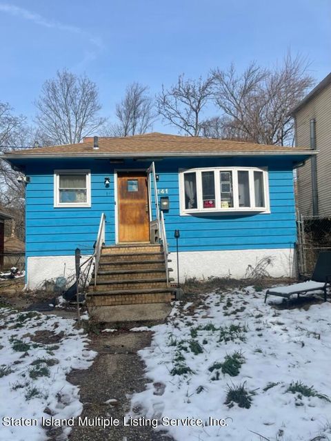 Photo of 141 Roff Street, Staten Island, NY 10304 (MLS # 2400952)