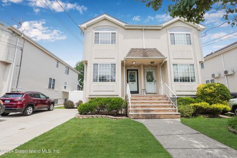 Photo of 55 Pond Street, Staten Island, NY 10309 (MLS # 2404260)
