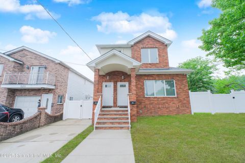 Photo of 516 Powell Street, Staten Island, NY 10312 (MLS # 2503541)
