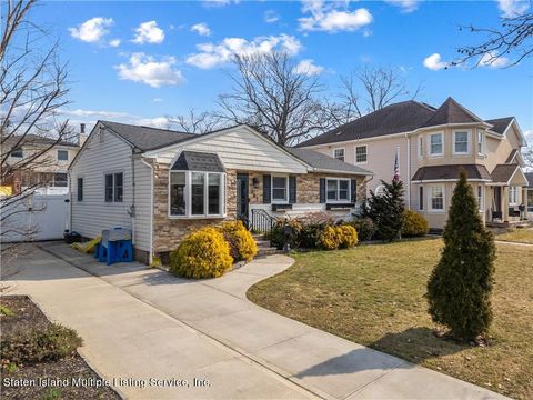 Photo of 387 Beach Road, Staten Island, NY 10312 (MLS # 2401079)