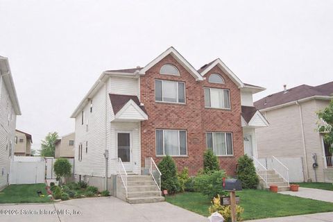 Photo of 264 Lander Avenue, Staten Island, NY 10314 (MLS # 2600300)