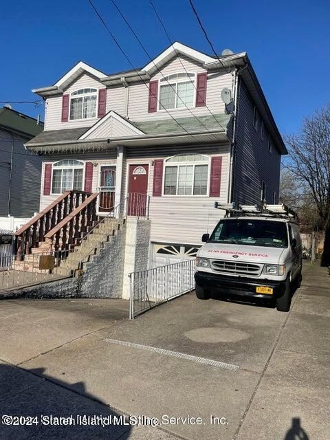 Photo of 119 Campbell Avenue, Staten Island, NY 10310 (MLS # 2406656)