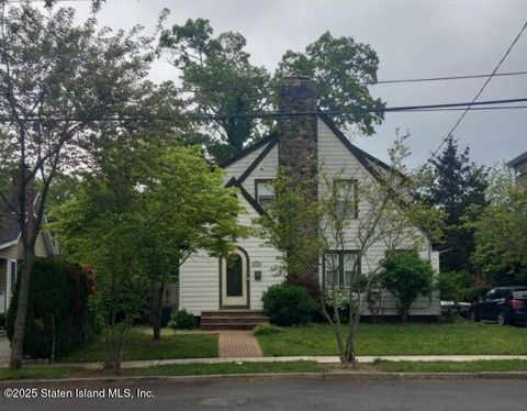 Photo of 46 Princewood Avenue, Staten Island, NY 10309 (MLS # 2502752)