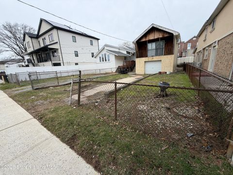 Photo of 289 Norway Avenue, Staten Island, NY 10305 (MLS # 2601302)