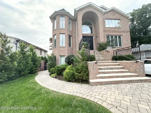 Photo of 79 Upton Street, Staten Island, NY 10304 (MLS # 2405648)