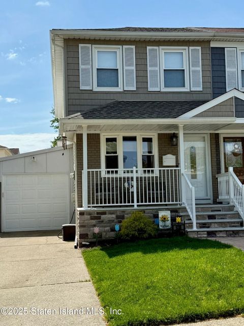 Photo of 938 Armstrong Avenue, Staten Island, NY 10308 (MLS # 2502568)