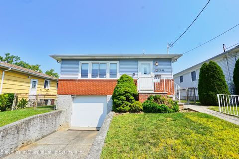 Photo of 333 Ridgecrest Avenue, Staten Island, NY 10312 (MLS # 1164218)